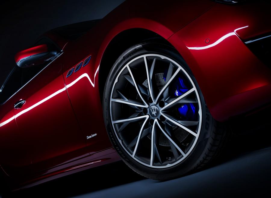 Колеса Maserati Ghibli GranLusso Hybrid Fenice (M157) 2020 года  (фото 11 из 15)